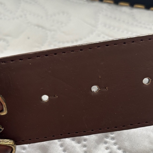 Elegant Floral Buckle Belts - Brown and Black - Picture 4 of 10